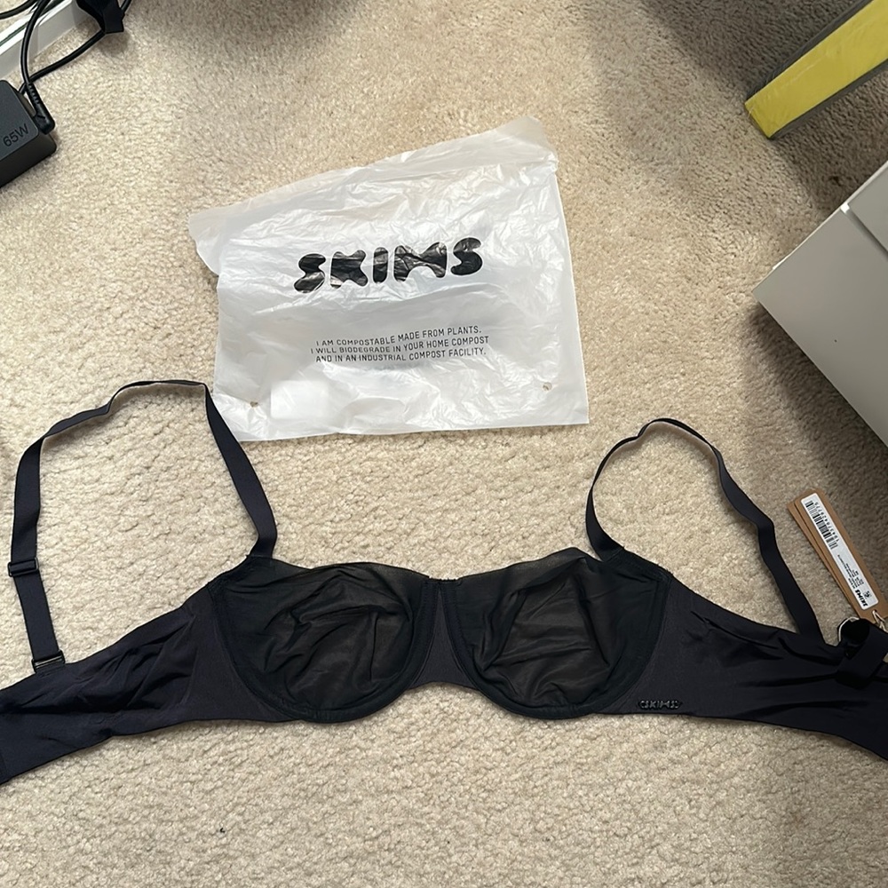 Skims - No Show Unlined Balconette Bra